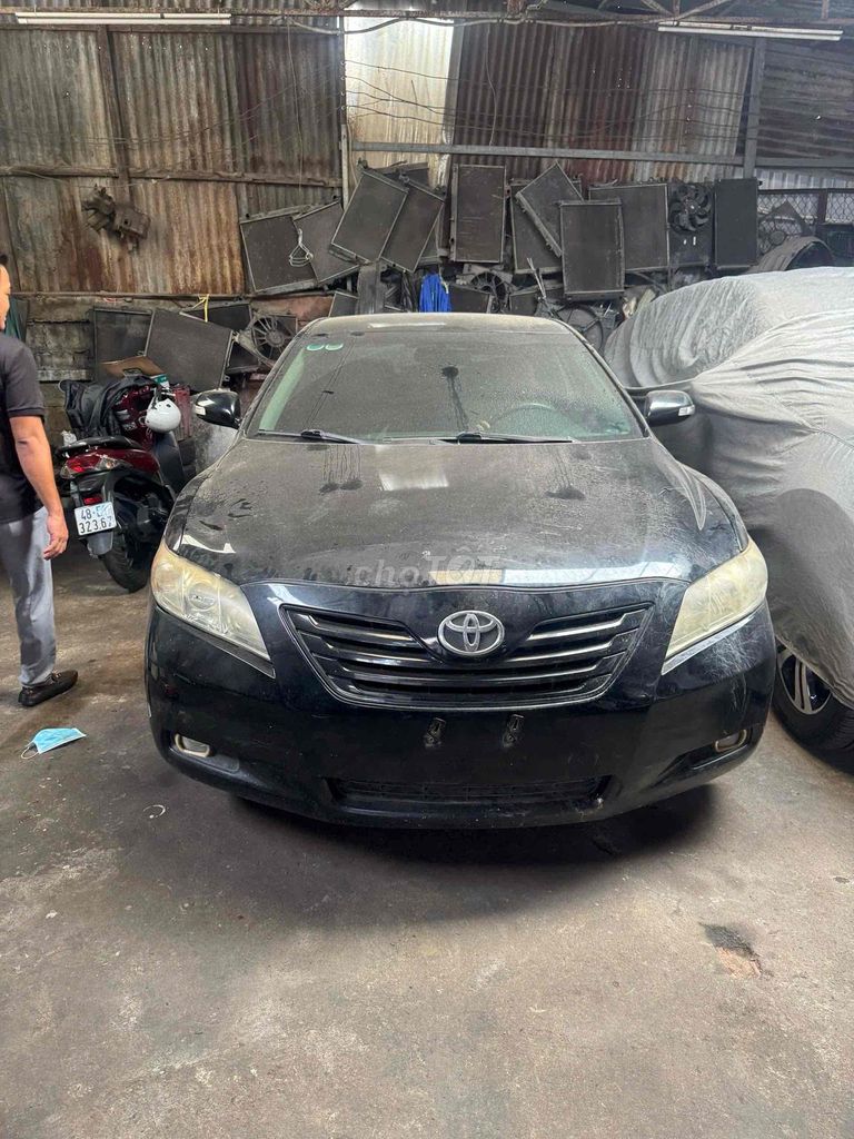 Toyota Camry Đen
