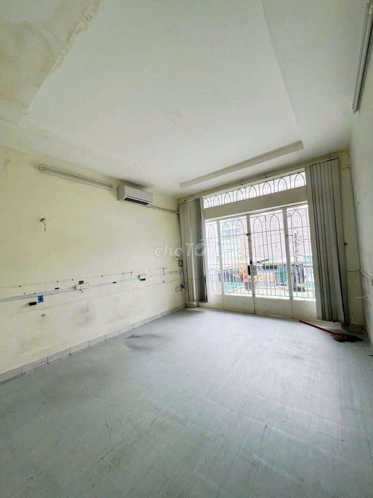 Thoại Ngọc Hầu. Tân Phú ( 3pn, 2wc). Hẻm xe hơi. Dtsd 152m2