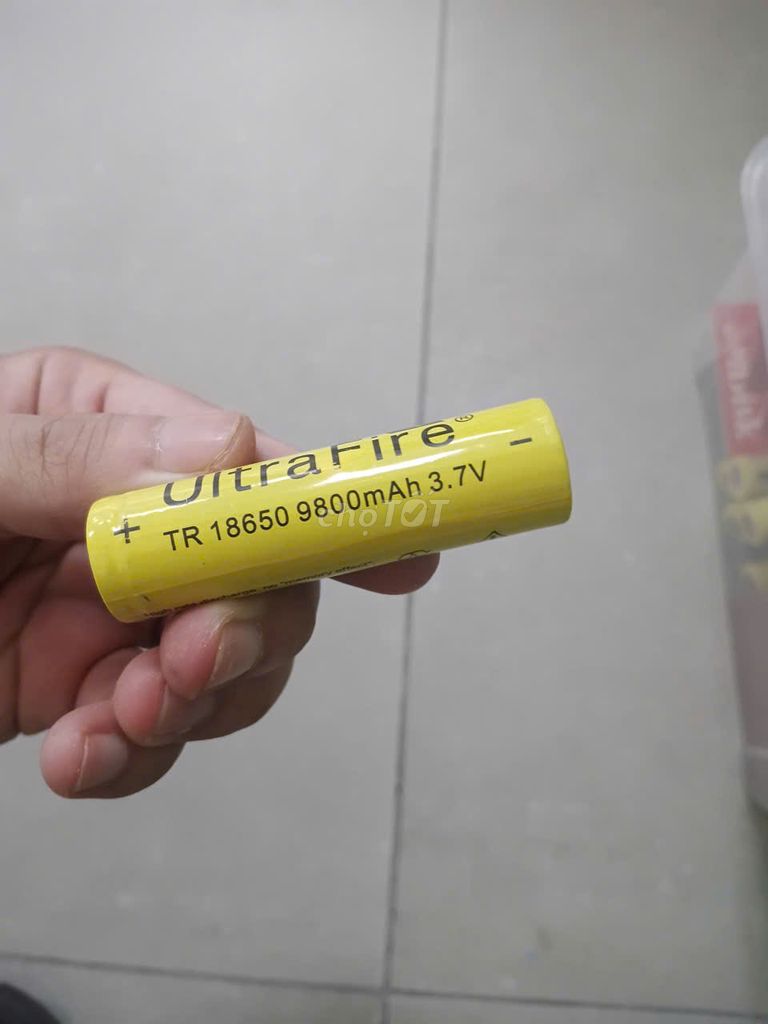 Pin sạc UltraFire 9800mAh 3.7V Vàng Mới 100%. Mua bán Phụ kiện (Màn hình, Chuột...) tại Quận 10 Tp Hồ Chí Minh được đăng bởi Nguyen Van Toan hình 1