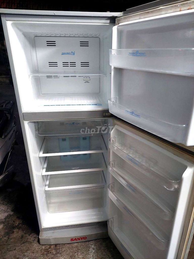 Thanh lý tủ lạnh Sanyo 200L chạy êm ru