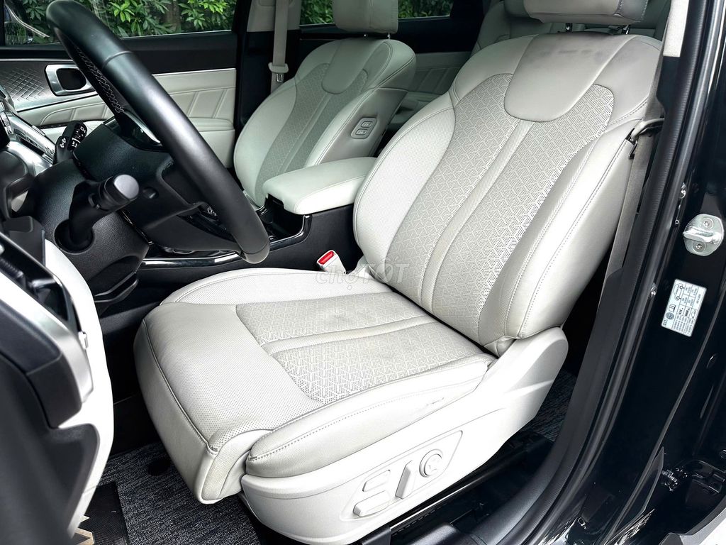 Kia Sorento 2.5 Signature 2022 màu đen. Mua bán Ô tô tại Quận Thanh Xuân Hà Nội được đăng bởi Nguyễn Tuấn Hoàng hình 18