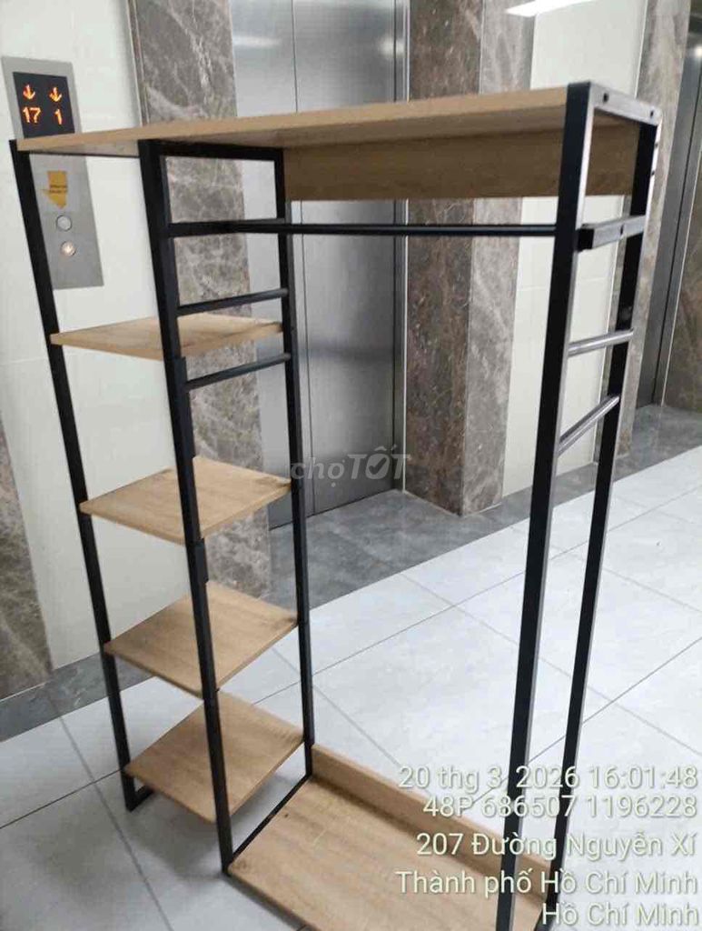 Kệ treo quần áo sắt gỗ 1m7. Mua bán Tủ, kệ gia đình tại Quận Tân Bình Tp Hồ Chí Minh được đăng bởi Duyen tran hình 1