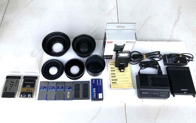 PHỤ KIỆN MÁY QUAY PRO.LENS WIDE,THẺ PRO SXS/P2,ĐÈN