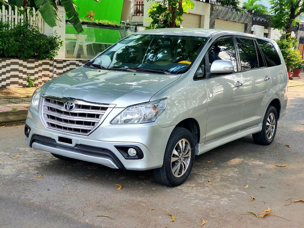 Toyota Innova 2016 số sàn 2.0E - Xám Đẹp