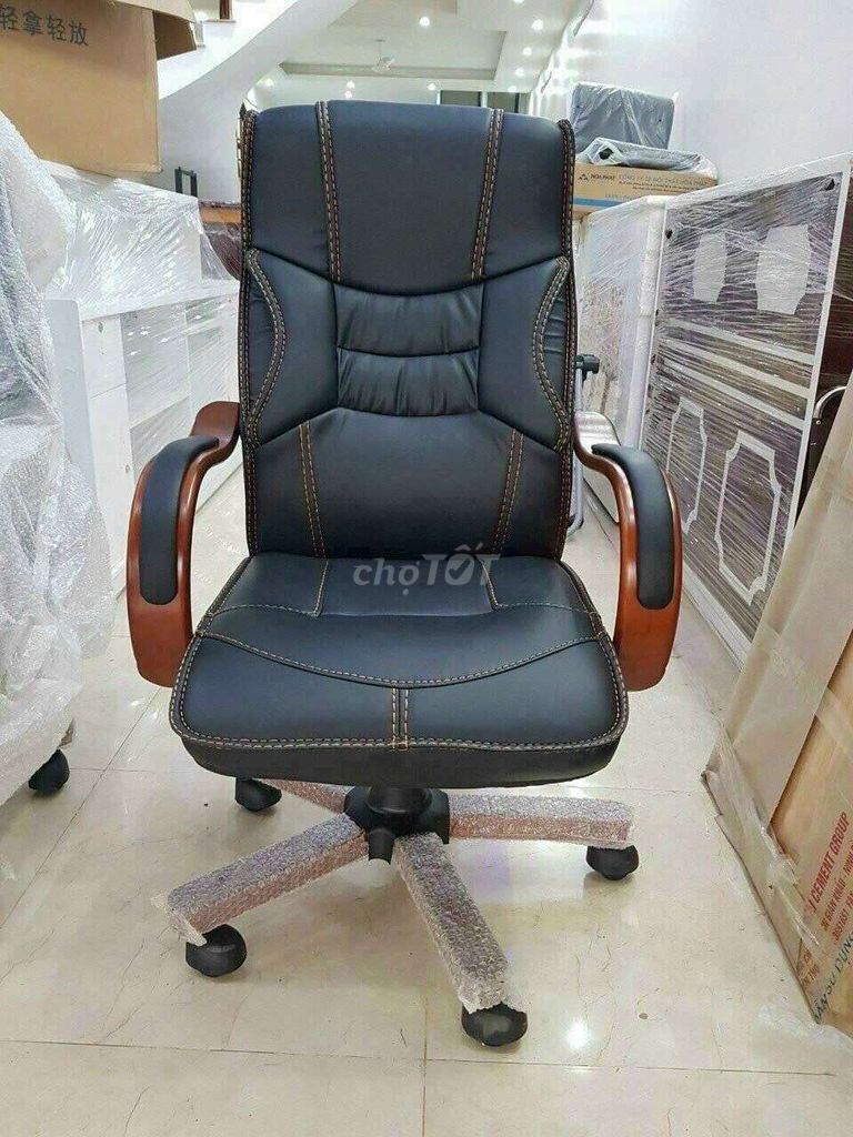 Ghế giám đốc Da Gỗ Đen Xoay 360 độ. Mua bán Đồ dùng văn phòng tại Quận Cẩm Lệ Đà Nẵng được đăng bởi Ngọcn shop hình 1