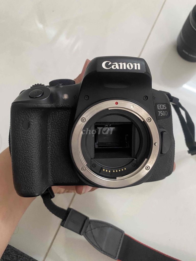 Em cần bán canon 750d ngoại hình đẹp như ảnh