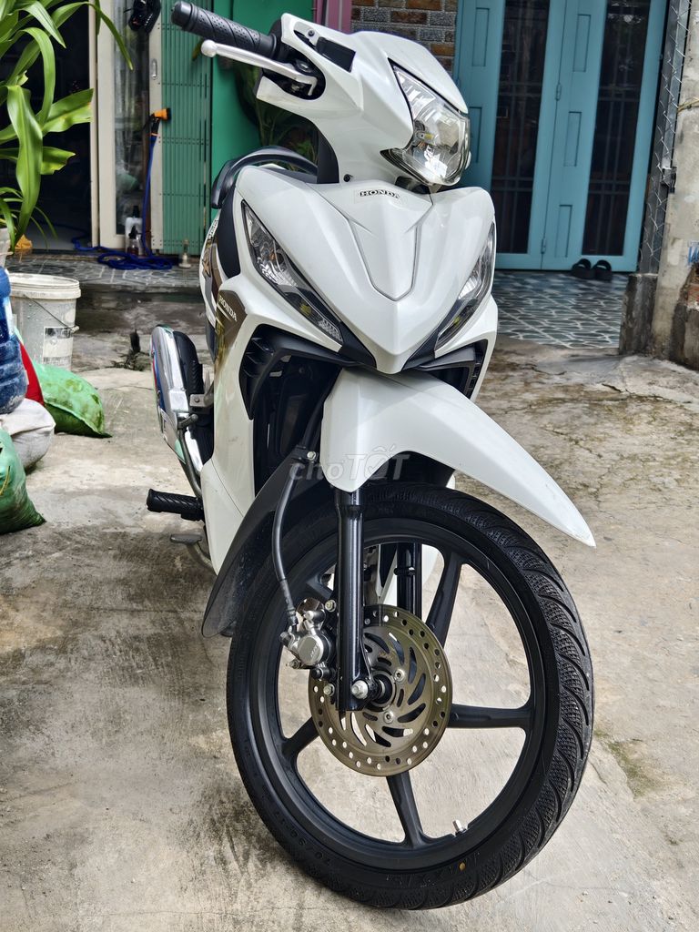 Honda Wave RSX Fi màu Trắng BSTP. Mua bán Xe máy tại Quận 12 Tp Hồ Chí Minh được đăng bởi Lê Dũng hình 3