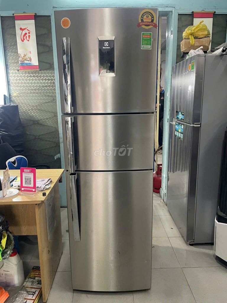Tủ lạnh Electrolux 251 lít ThaiLan bền bỉ FreeShip. Mua bán Tủ lạnh tại Quận Bình Tân Tp Hồ Chí Minh được đăng bởi QUANG PHÁT hình 1