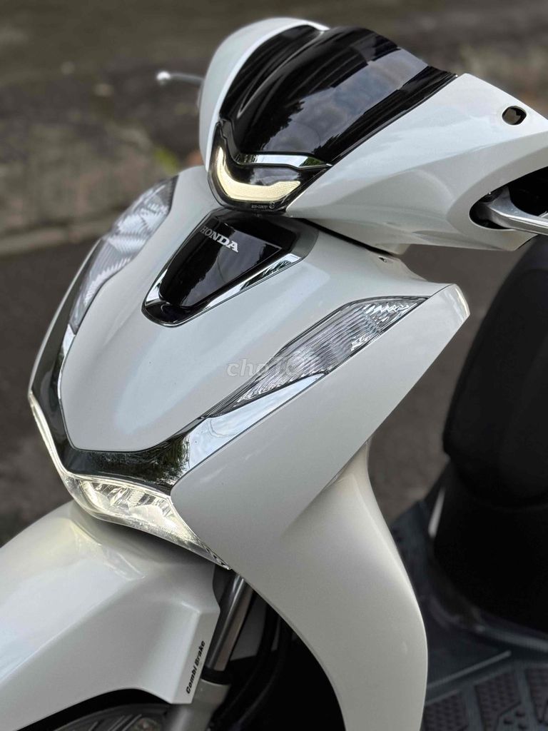 Honda SH 125i Trắng 500km như xe new. Mua bán Xe máy tại Quận Gò Vấp Tp Hồ Chí Minh được đăng bởi CHXM 86 chuyên bán xe trả góp hình 13