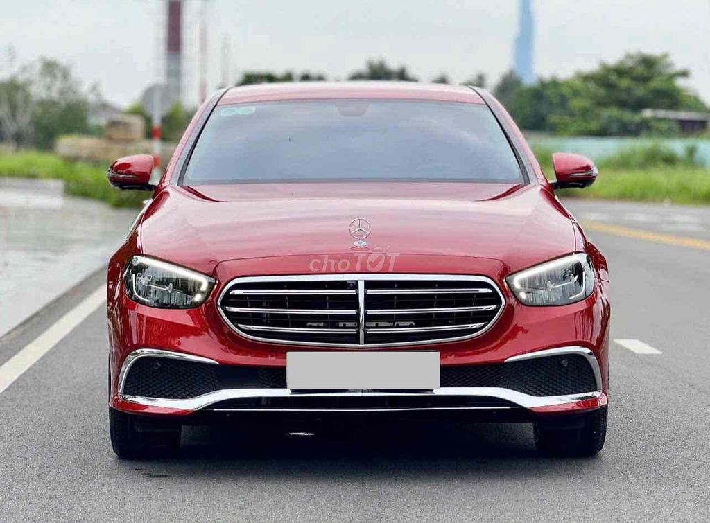 MERCEDES BENZ E200 EXCLUSIVE T11/2021 XE GIA ĐÌNH