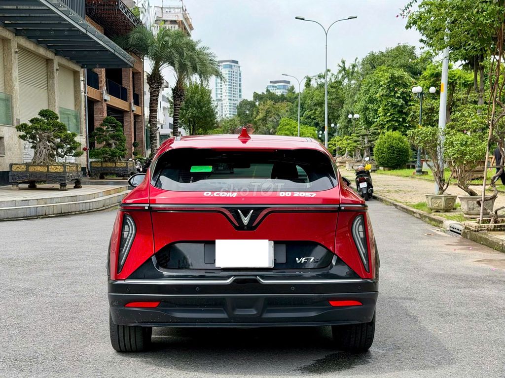 VinFast VF7 Eco 2024 Красный 26 000 км
