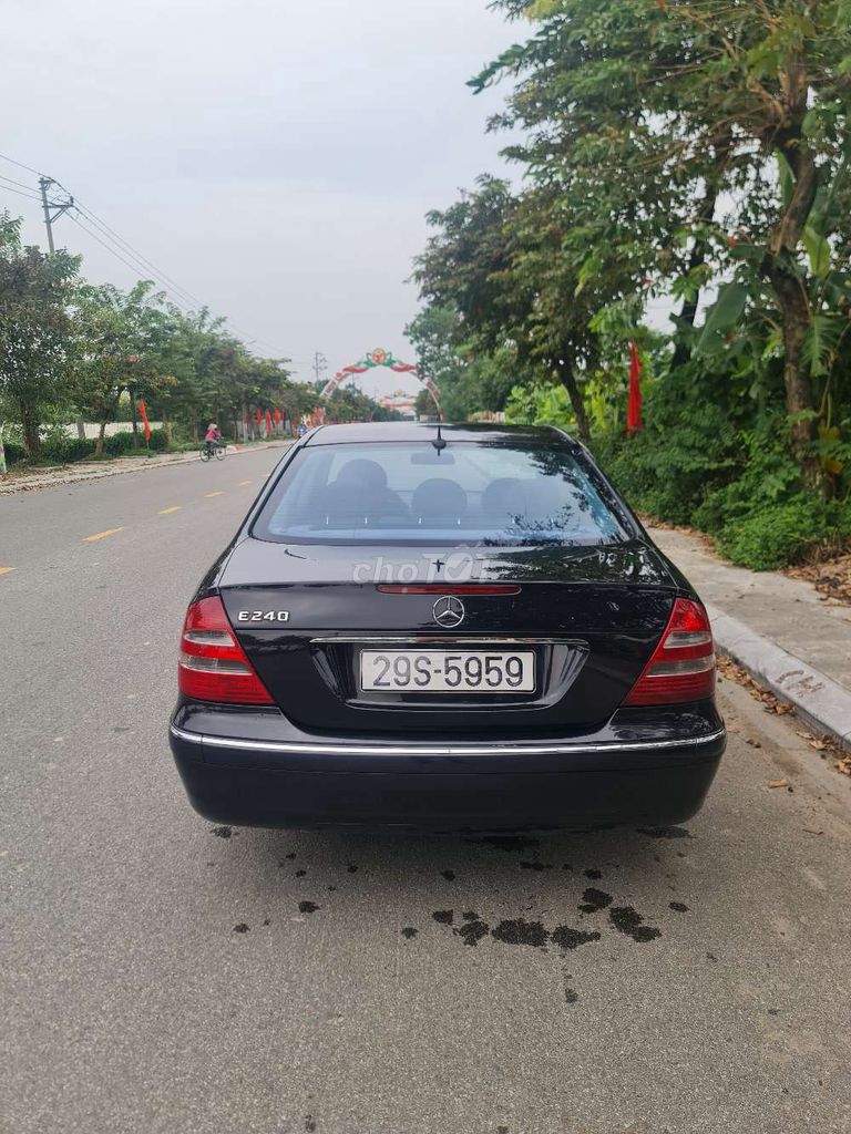 Mec E 240 cực chất. Nguyên bản toàn bộ. Mua bán Ô tô tại Quận Bắc Từ Liêm Hà Nội được đăng bởi Hải Đăng  hình 3