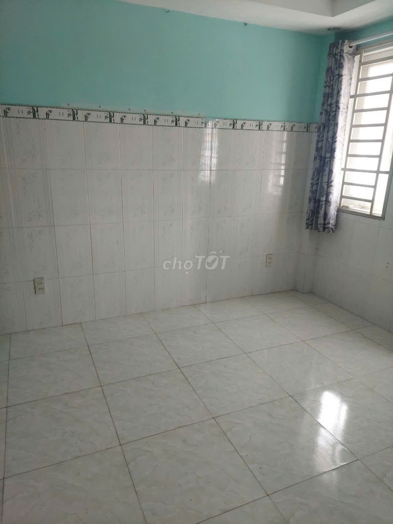 Nhà mặt tiền hẻm lớn 75 m2, tiện làm văn phòng, shop kinh doanh