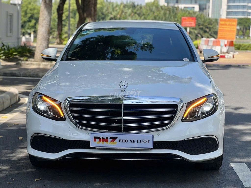 Mercedes Benz E200 model 2020 Trắng - 42000 km