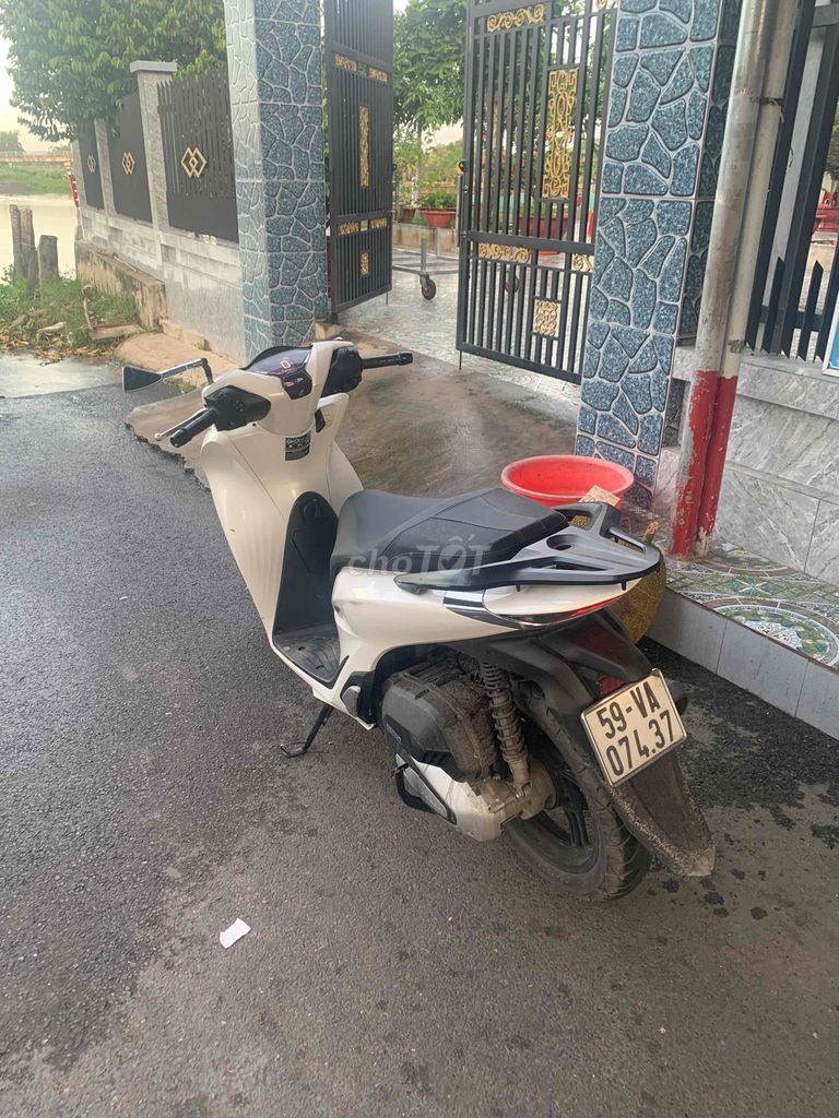 SH 125 2023 odo 14.000 km