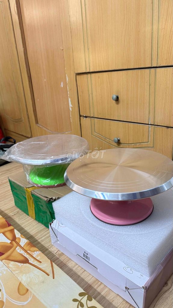 Bàn xoay bánh kem mới số lượng 2. Mua bán Dụng cụ nhà bếp tại Quận 11 Tp Hồ Chí Minh được đăng bởi Đặng Xuân Tuyền hình 1