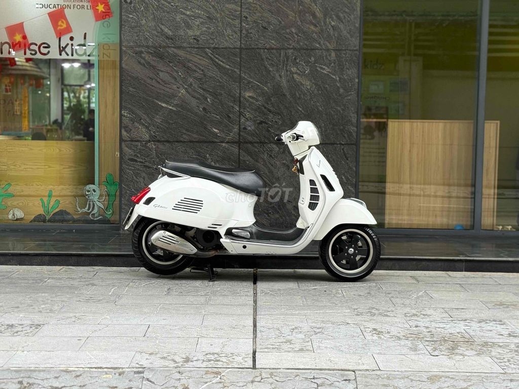 Piaggio Vespa GTS 125 3V i.e. 2016 Trắng. Mua bán Xe máy tại Quận Ba Đình Hà Nội được đăng bởi Xe Máy Nam Thi hình 12