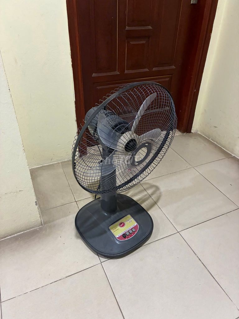 Quạt điện Xám Đã sử dụng. Mua bán Quạt tại Quận Cầu Giấy Hà Nội được đăng bởi nguyễn hiếu hình 1