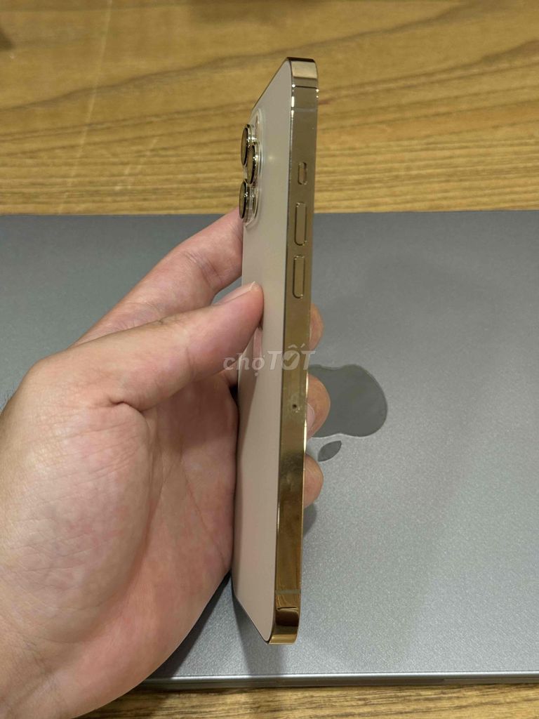 iPhone 12 Pro Max nữ dùng máy giữ, màn lỗi nhẹ nsx. Mua bán Điện thoại tại Quận Hoàn Kiếm Hà Nội được đăng bởi Ryan Nguyen hình 4