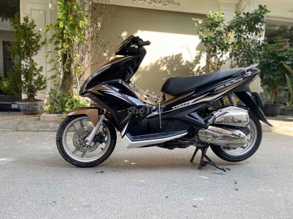 Honda Air Blade zin cả xe đẹp như hình. Mua bán Xe máy tại Quận Hồng Bàng Hải Phòng được đăng bởi Ly  hình 2