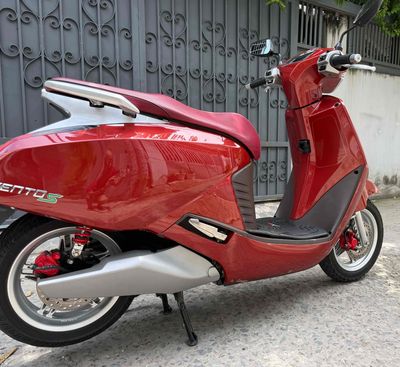 Xe máy điện Vinfast Vento S màu đỏ