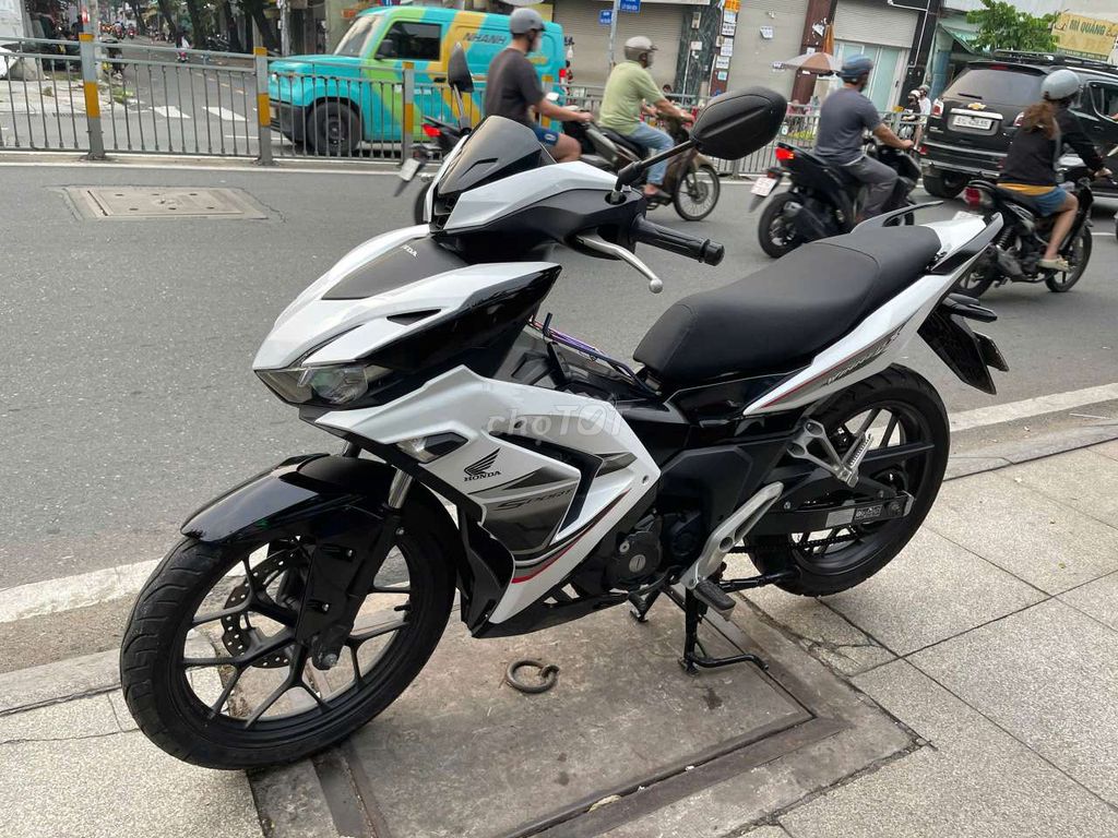 Honda Winner V3 2023 Белый черный Вьетнам б/у 90%