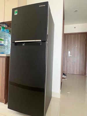 Tủ lạnh Samsung 236L màu đen sang trọng mới mua