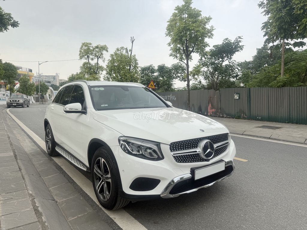 Mercedes-Benz GLC 200 2018 Белый 80 тыс. км