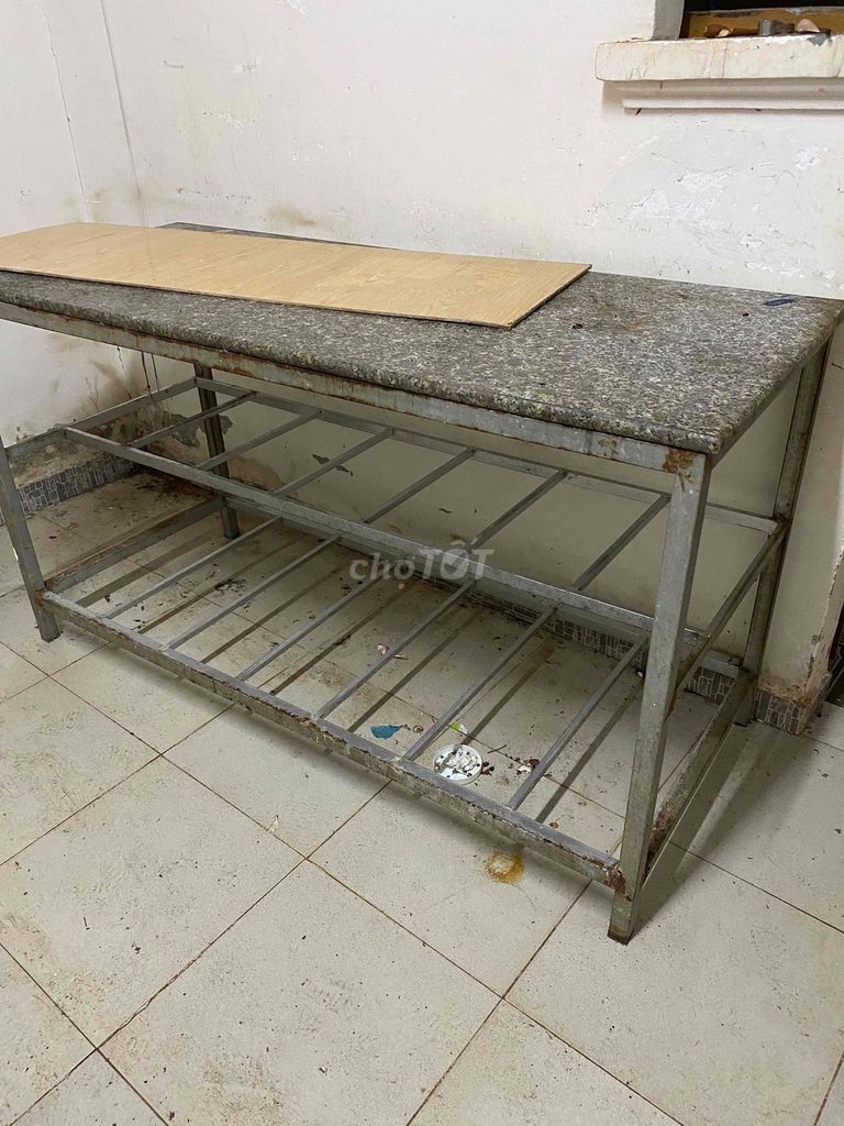 Bàn Sắt Đã Sử Dụng. Mua bán Bàn ghế tại Thành phố Buôn Ma Thuột Đắk Lắk được đăng bởi Hải Đăng hình 1