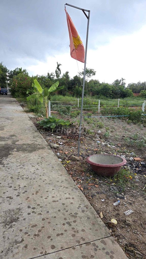 chính chủ cần bán gấp 275 m2 sát chợ