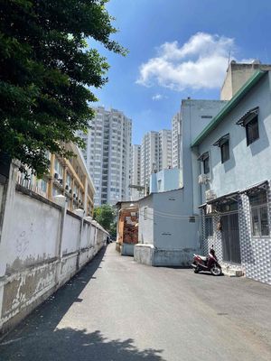 Kẹt tiền bán nhà HXH này ngay Bệnh Viện Quận 6