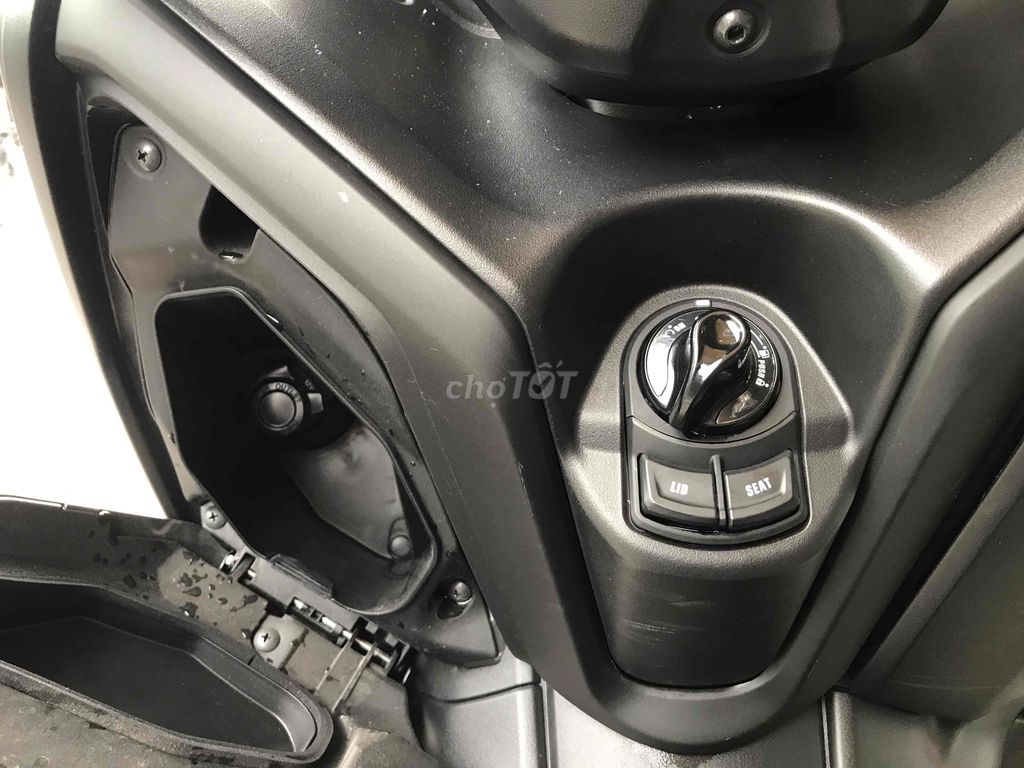 XMAX300 BSTP 1 CHỦ - ZIN NGUYÊN CON - GÓP NỢ XẤU. Mua bán Xe máy tại Quận 8 Tp Hồ Chí Minh được đăng bởi XE MÁY NGUYỄN MINH SƠN hình 13