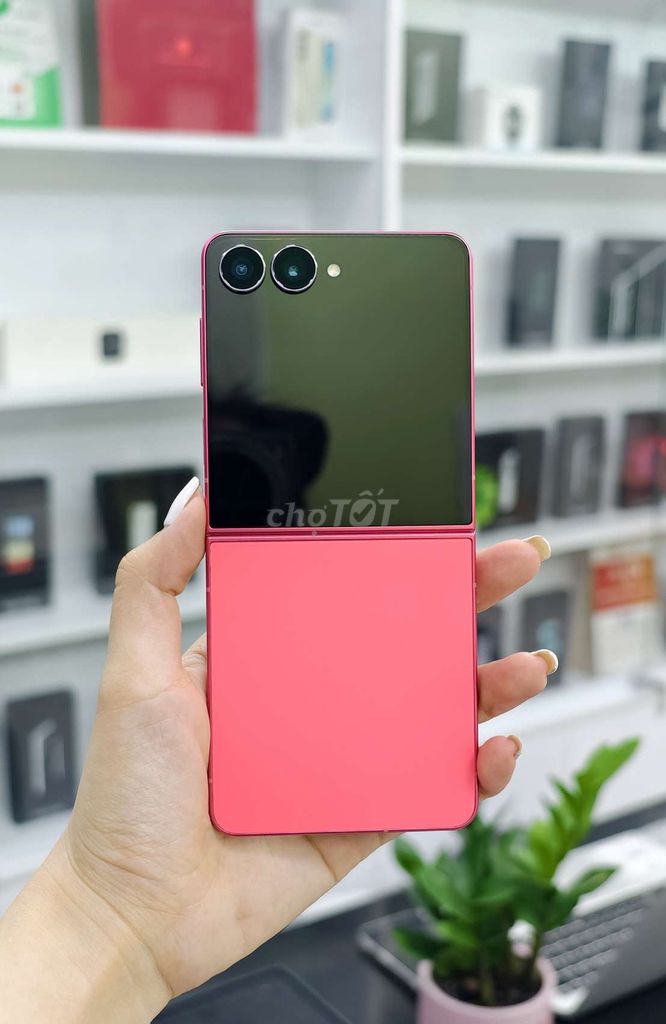 Samsung Galaxy Z FLip7 256GB Vn máy đẹp. Mua bán Điện thoại tại Quận 10 Tp Hồ Chí Minh được đăng bởi Mon Store hình 1