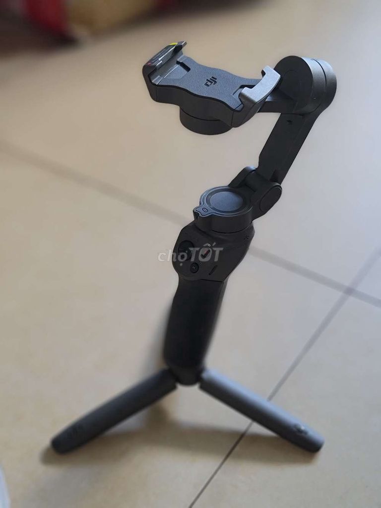 Gymbal DJI Osmo Mobile 3 Combo như mới. Dùng ngon.