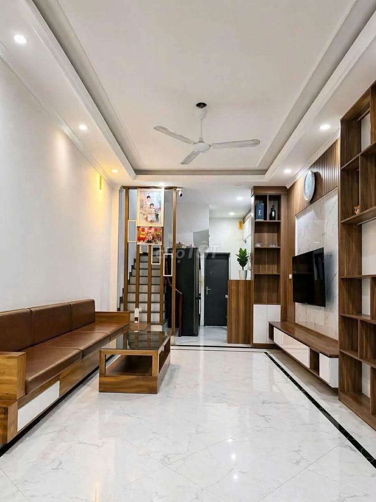 5 tỷ Trần Khát Chân, Ngõ nông gần ô tô, Dân xây, Sổ riêng Ko quy hoạch