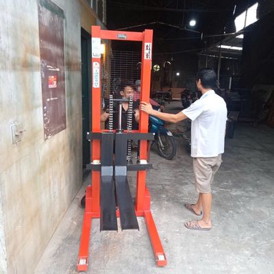 XẢ KHO XE NÂNG CAO 2 TẤN 1.6M KHÔNG PHANH. Mua bán Đồ chuyên dụng, Giống nuôi trồng tại Huyện Hoài Đức Hà Nội được đăng bởi xenangcongnghiep