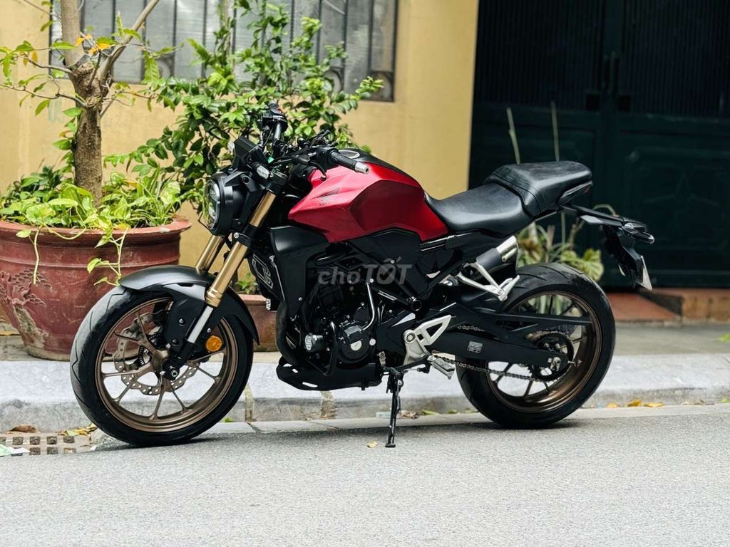 Honda CB 300R cuối 2021 xe lướt keng.nhiều đồ chơi