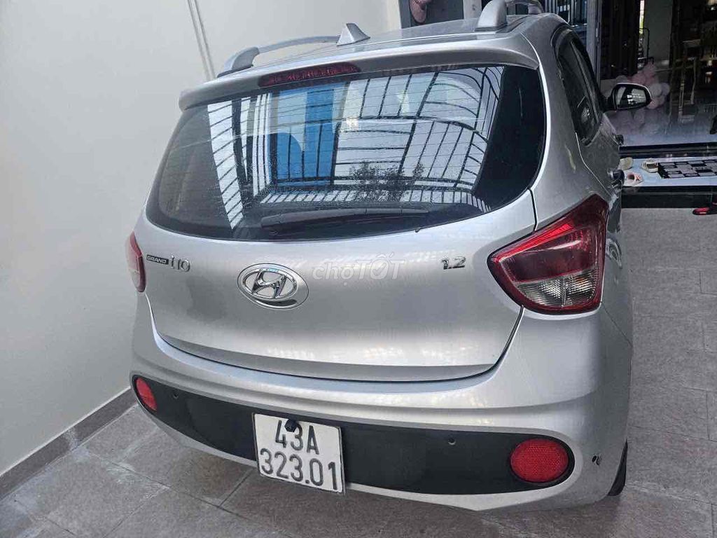 Hyundai i10 2017 Автоматический серебристый