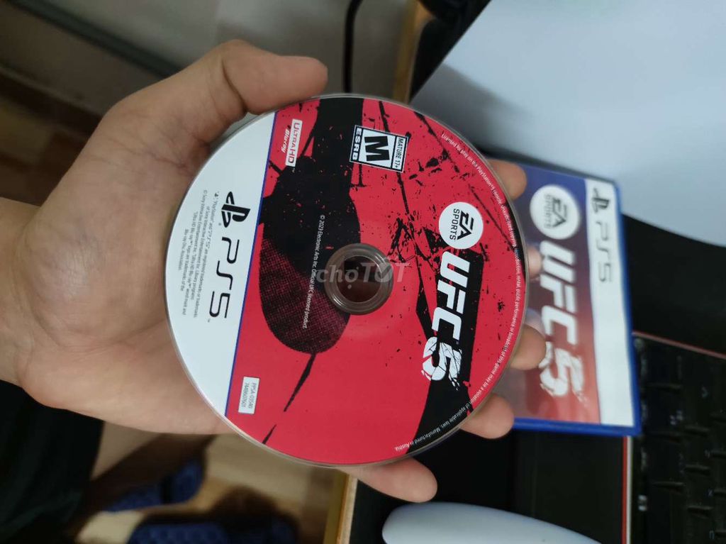 Đĩa game ufc5 cho máy ps5. Tặng kèm đĩa pes 2017