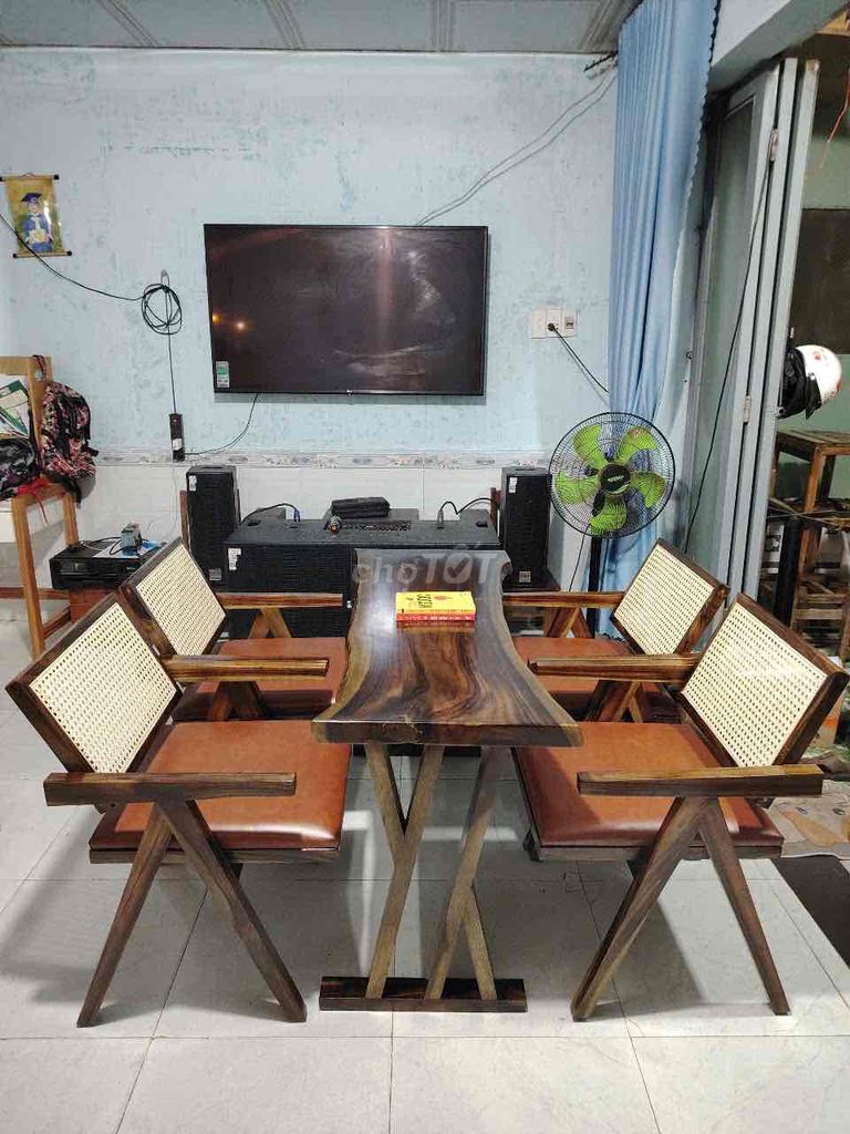 Bàn ăgỗ me tây 42x1m2. Mua bán Bàn ghế tại Quận Ngũ Hành Sơn Đà Nẵng được đăng bởi Mộc Đĩnh Sang hình 1