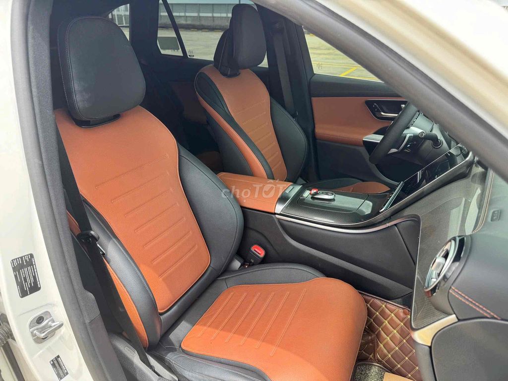 Mercedes Benz GLC 2023 300 4Matic - 13000 km. Mua bán Ô tô tại Quận Bình Tân Tp Hồ Chí Minh được đăng bởi Lê Minh Quý hình 14