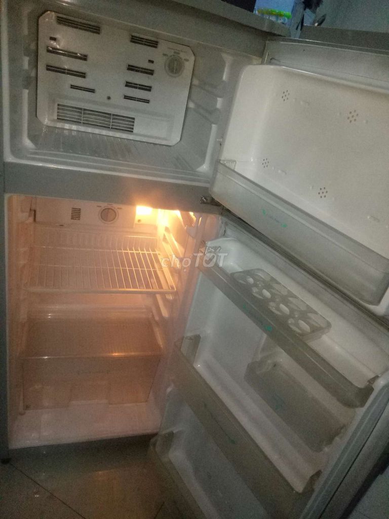0862681504 - Tủ lạnh Hitachi 160L ko đóng tuyết