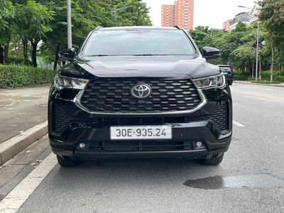 Toyota Innova Cross V 2025 Đen 1.4 vạn km