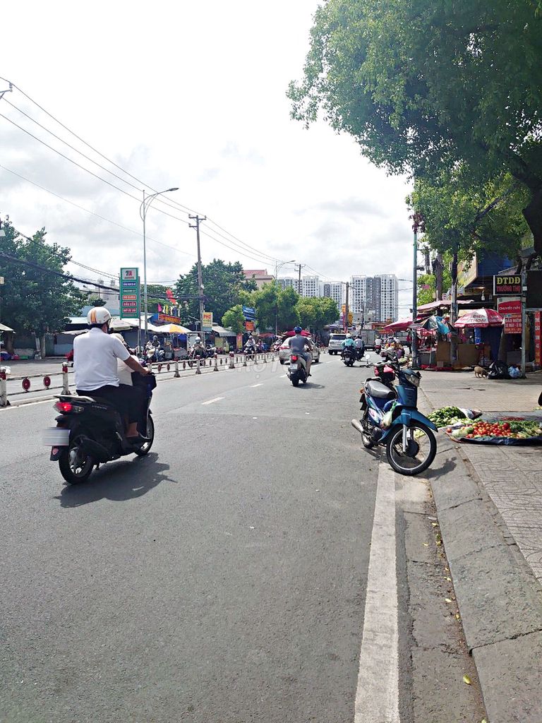 NHÀ CHO THUÊ MT LÊ VĂN QUỚI GẦN BỐN XÃ