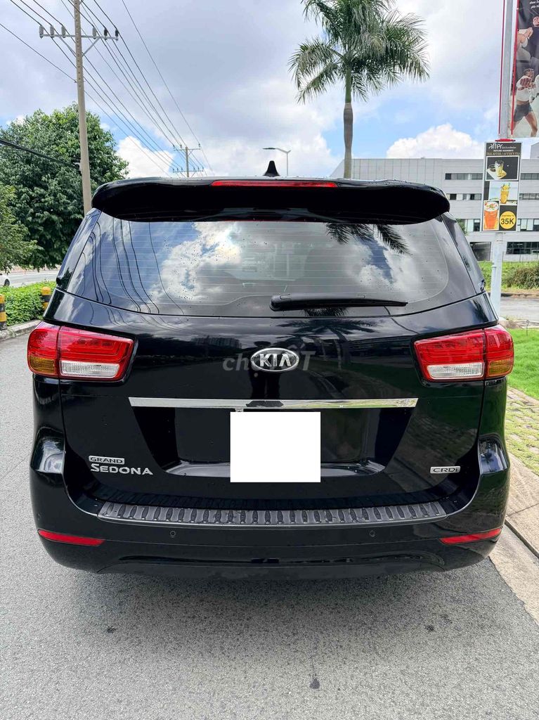 KIA Sedona 2.2L DAT 2016 Черная Автомат В отличном состоянии
