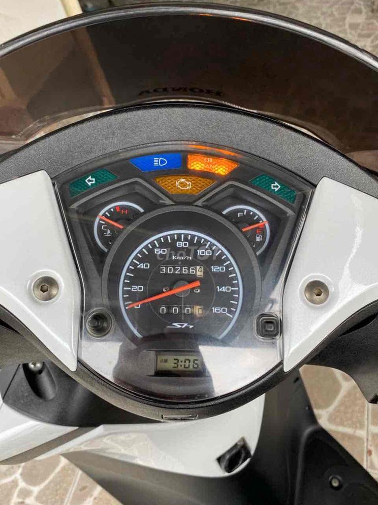 sh 150 mẫu Ý đời 2011 trắng đen. Mua bán Xe máy tại Quận Bình Thuỷ Cần Thơ được đăng bởi vũ hình 7