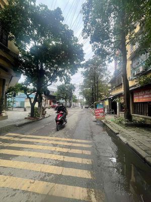 Bán nhà chung cư Hồ Đền Lừ 40m2 T2 giá 2.35 tỷ có thương lượng. Mua bán căn hộ/chung cư tại Quận Hoàng Mai Hà Nội được đăng bởi Tú Nguyễn