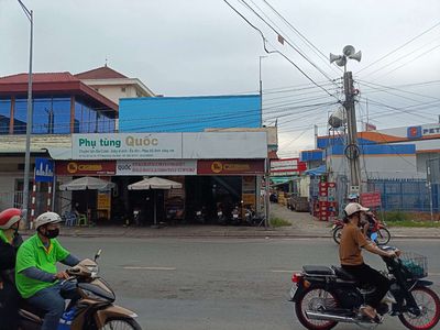 Tiệm sửa xe và thay thế phụ tùng