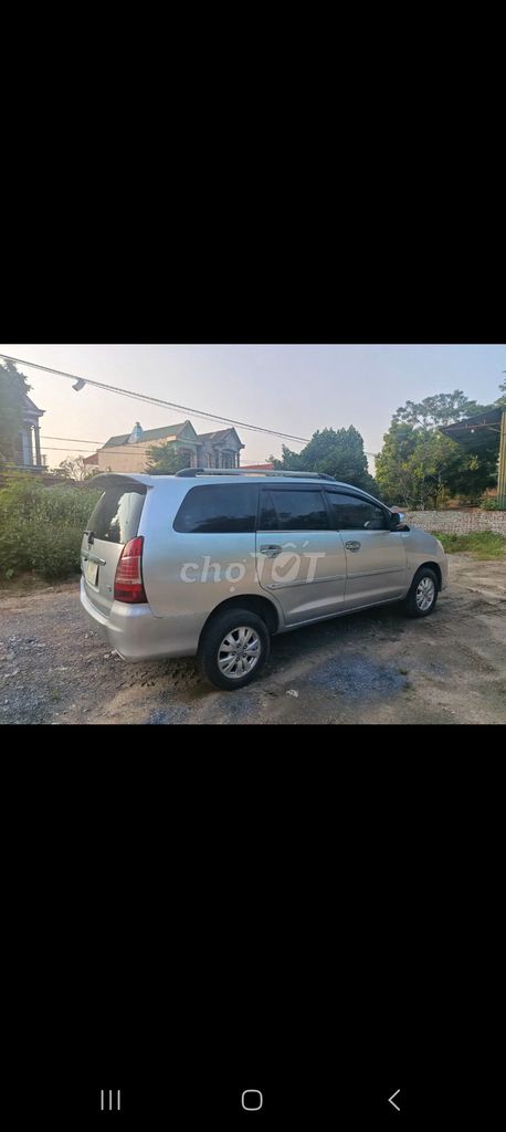 Toyota Innova V 2009 Автомат Серебристый