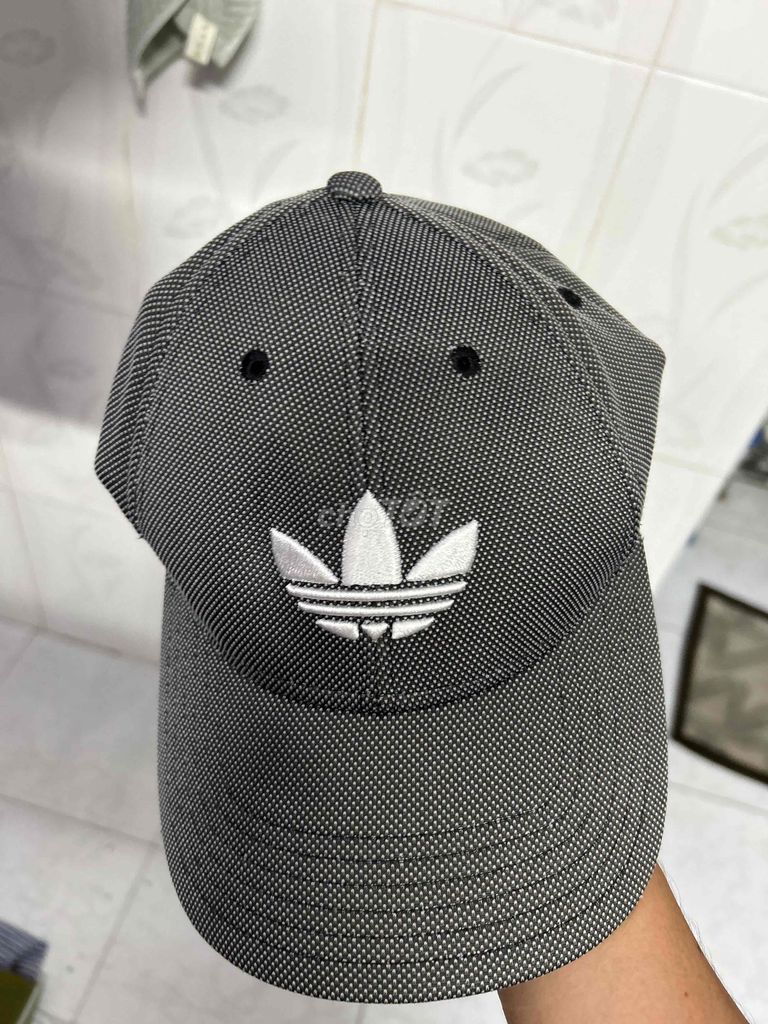 Mũ lưỡi trai Adidas Xám Polyester, Cotton. Mua bán Phụ kiện thời trang khác tại Quận Gò Vấp Tp Hồ Chí Minh được đăng bởi ĐỒ Si HIỆU CHÍNH HÃNG hình 1